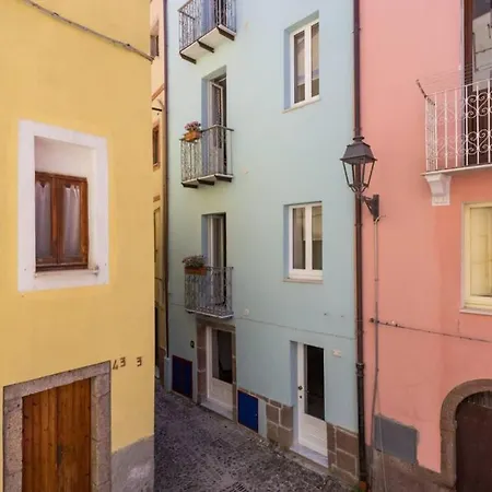 Colours In The Street Apartment *